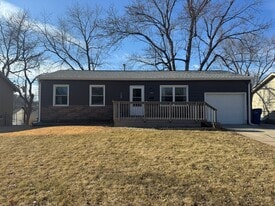 7613 Teal St in La Vista, NE - Building Photo