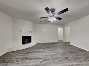 18002 Woodgum Dr in Spring, TX - Foto de edificio - Building Photo