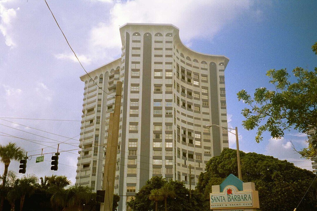 Claridge in Pompano Beach, FL - Building Photo