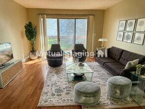 2250 Coach Dr, Unit C in Dayton, OH - Building Photo - Building Photo