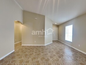 8467 Quarter Horse Dr in Riverview, FL - Foto de edificio - Building Photo