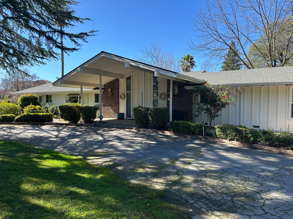 1961 Maple Glen Rd in Sacramento, CA - Building Photo