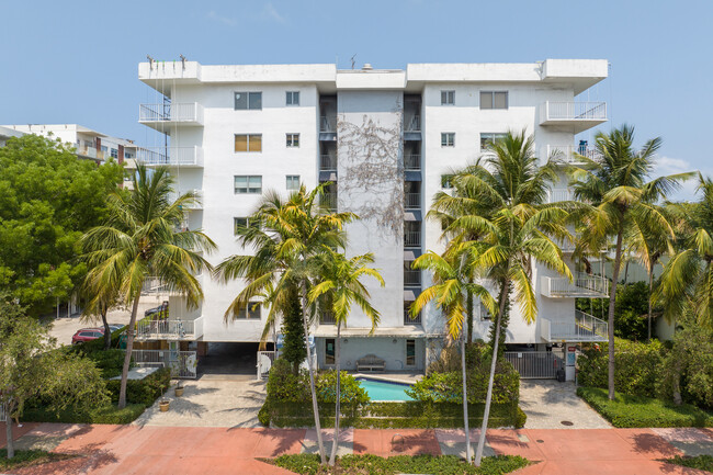 Palms of Alton Road in Miami Beach, FL - Building Photo - Building Photo