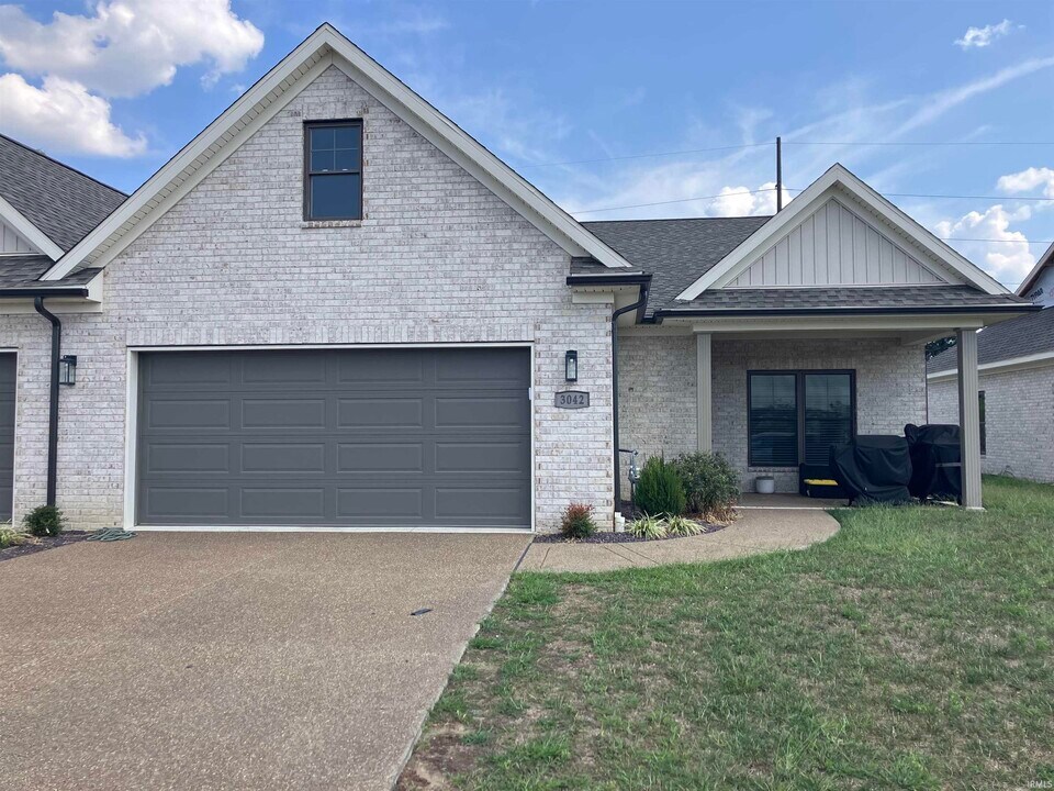 3042 White Oak Trl in Newburgh, IN - Building Photo