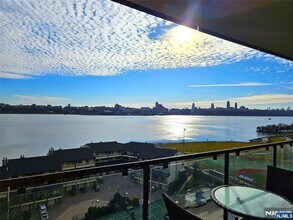 1203 River Rd, Unit 11G in Edgewater, NJ - Foto de edificio - Building Photo