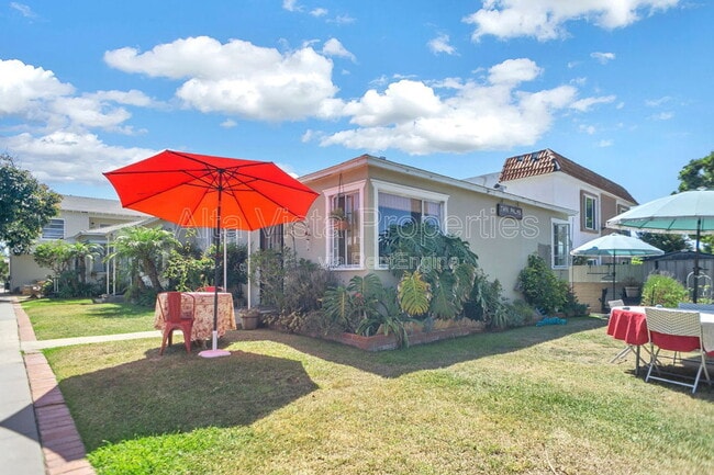 4859 Santa Cruz Ave in San Diego, CA - Building Photo - Building Photo