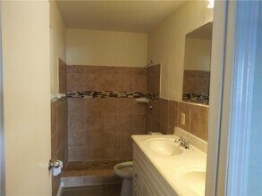 2701 NW 21st St in Fort Lauderdale, FL - Foto de edificio - Building Photo