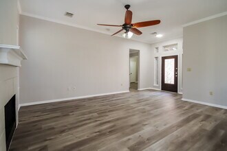 13553 Miller Ln in Willis, TX - Building Photo - Building Photo