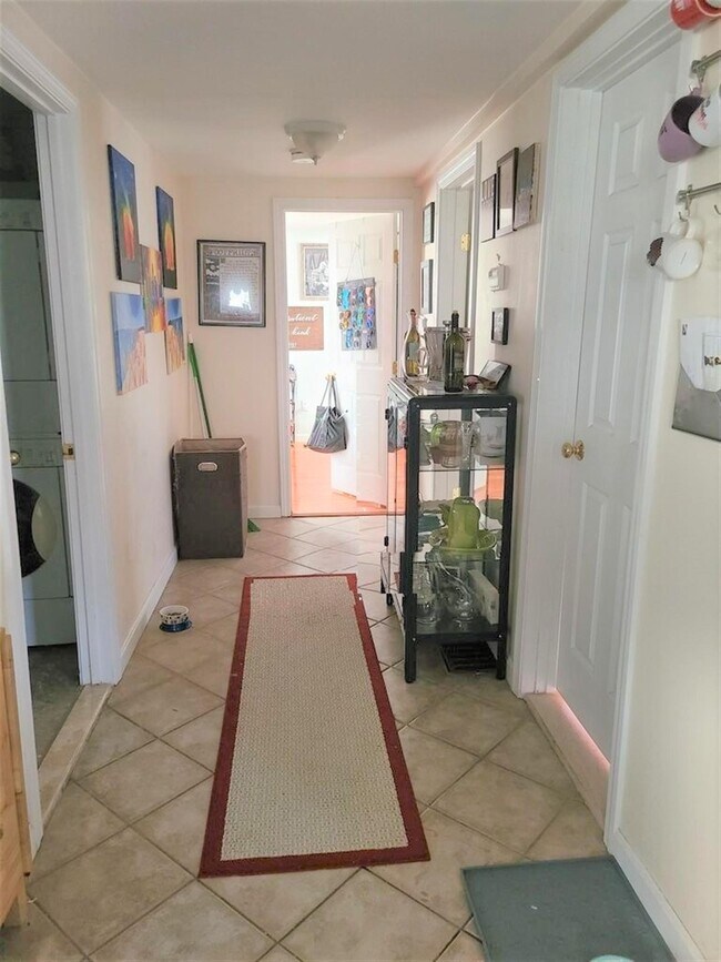 5 Clyde St, Unit 1 in Somerville, MA - Building Photo - Building Photo