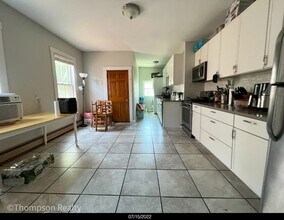 372 Medford St in Somerville, MA - Building Photo - Building Photo
