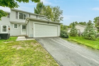 49 Bucklebury Hill in Fairport, NY - Building Photo - Building Photo