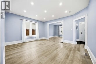 243 Brock St S in Sarnia, ON - Foto de edificio - Building Photo