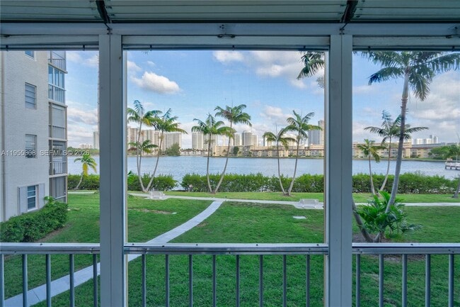 2861 Leonard Dr in Aventura, FL - Building Photo - Building Photo