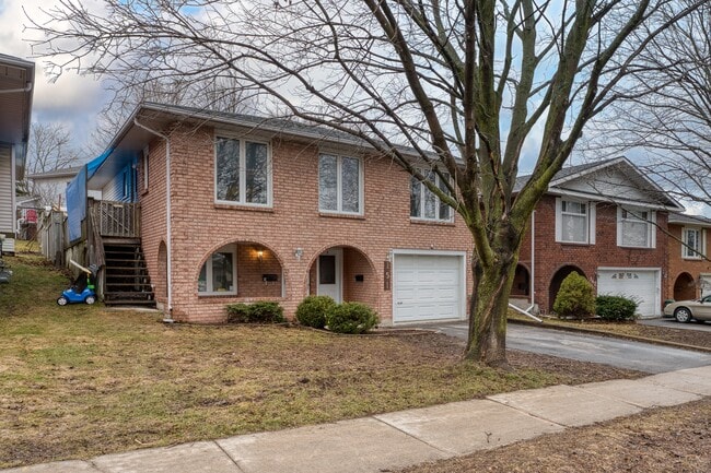 151 Dauphin Ave in Kingston, ON - Building Photo - Building Photo
