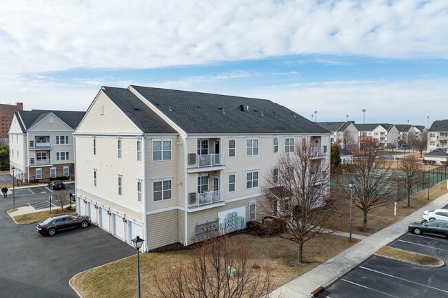 Courthouse Commons in Central Islip, NY - Foto de edificio - Building Photo