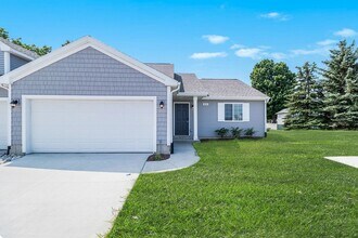 1020 W Villas Dr in Vicksburg, MI - Building Photo - Building Photo