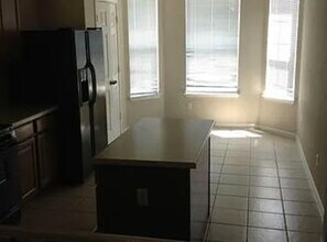 811 Shadow Creek Blvd in Buda, TX - Building Photo - Building Photo