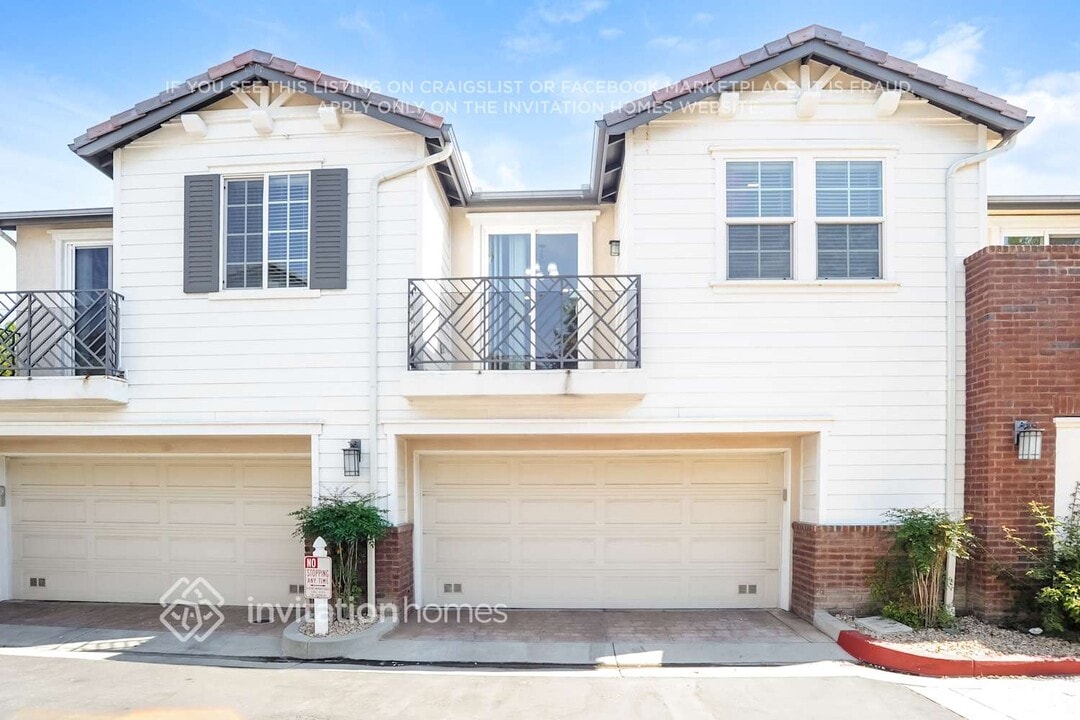 16730 Nicklaus Dr in Los Angeles, CA - Building Photo