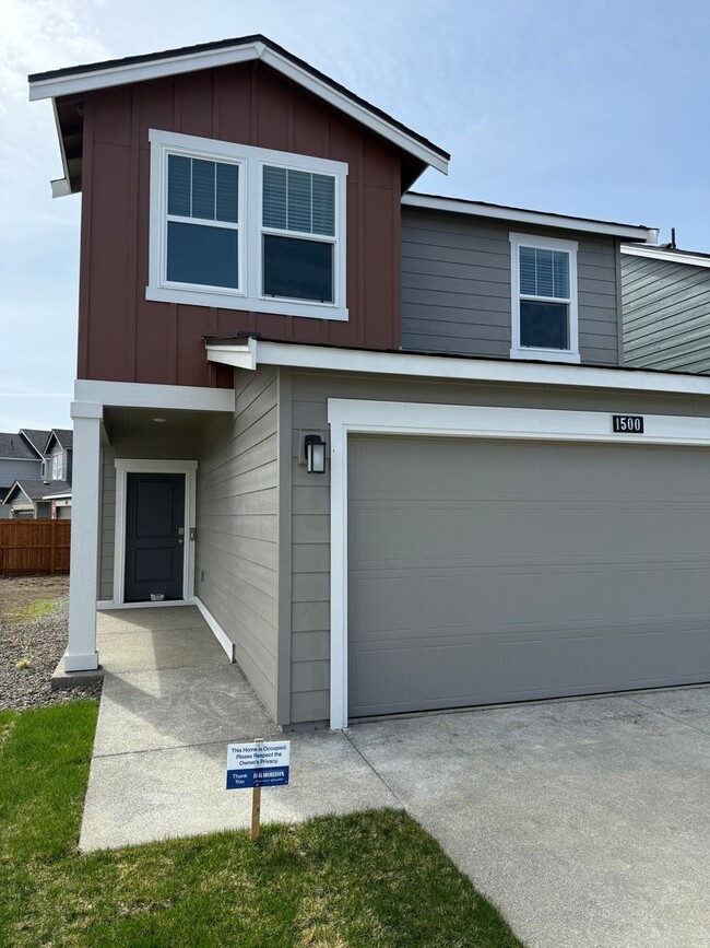 property at 1500 Mustang Ct