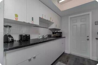 1321 NE 118th St in Miami, FL - Building Photo - Building Photo