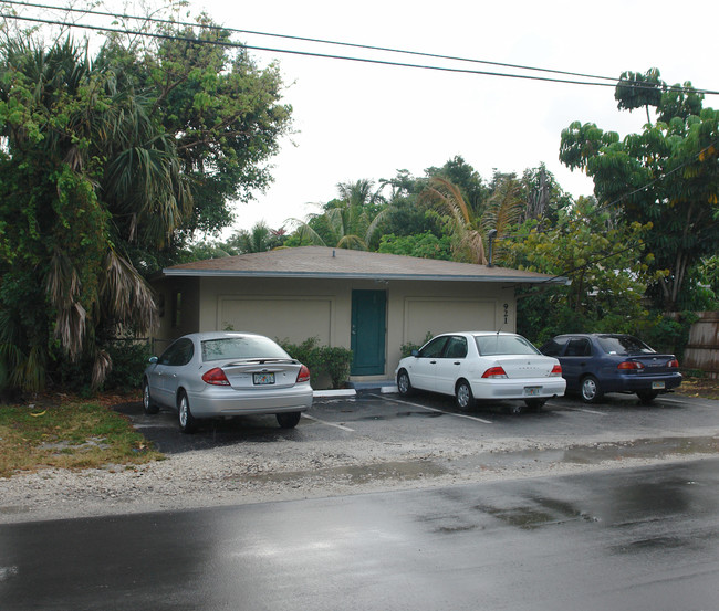 921 Tequesta St in Fort Lauderdale, FL - Building Photo - Building Photo