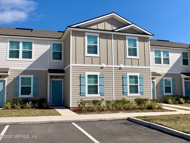 4088 Oak Mill Rd in Orange Park, FL - Foto de edificio - Building Photo