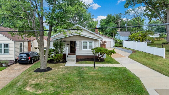 631 Clover Ln in St. Louis, MO - Building Photo - Building Photo