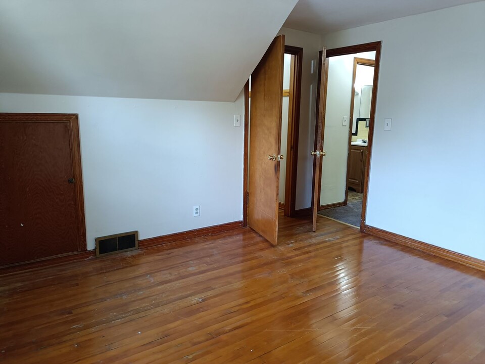 5512 N 52nd St-Unit -5512A-upper in Milwaukee, WI - Building Photo