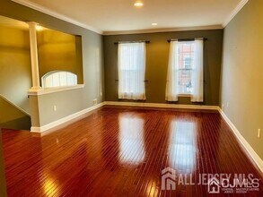 13 Roosevelt Ave in Carteret, NJ - Building Photo - Building Photo