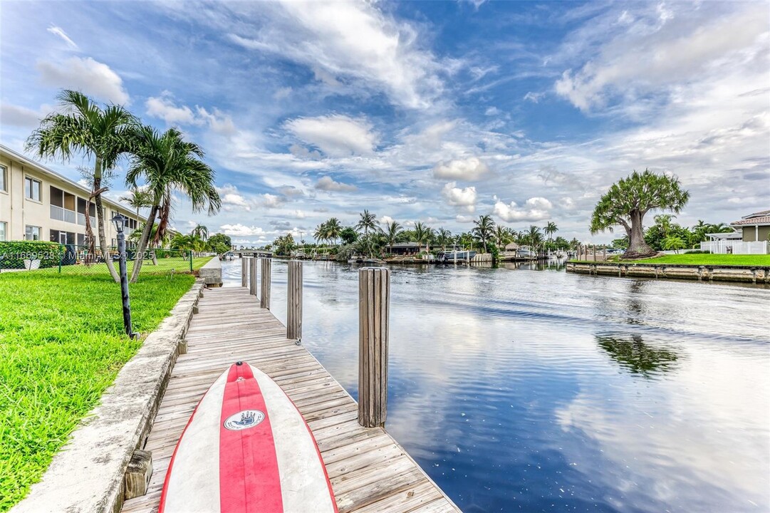 840 Pine Dr in Pompano Beach, FL - Foto de edificio