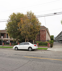 1616-1618 Grismer Ave in Burbank, CA - Foto de edificio - Building Photo