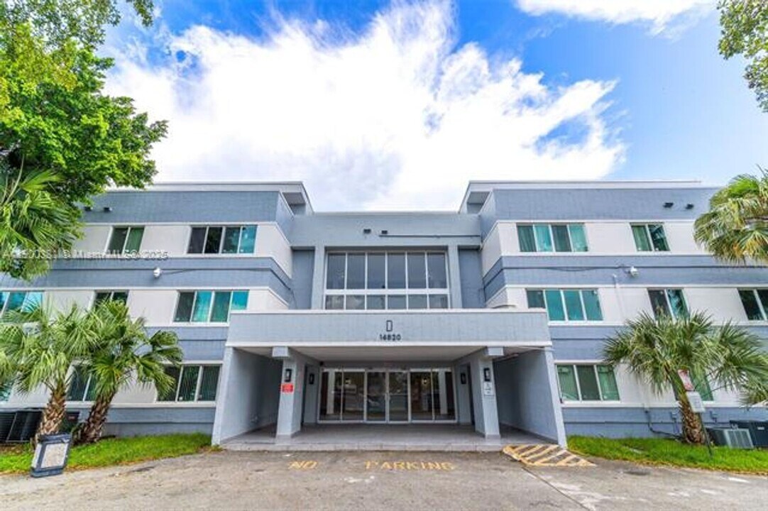 14820 Naranja Lakes Blvd in Homestead, FL - Foto de edificio