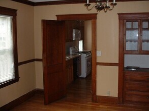 13 Falmouth Rd, Unit 13 in Waltham, MA - Foto de edificio - Building Photo
