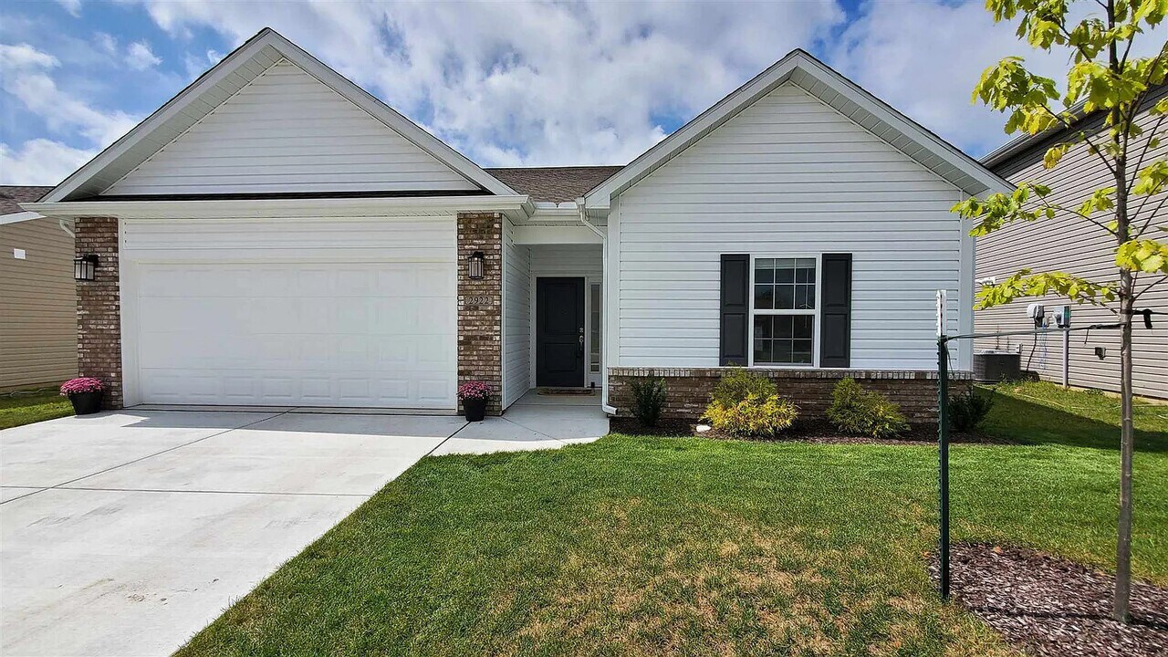 2922 Poinciana Dr in West Lafayette, IN - Building Photo
