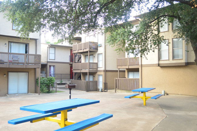 The Ayva at Oaklawn in Dallas, TX - Building Photo - Building Photo