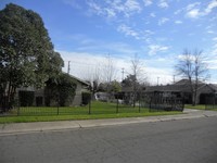 5905-5907 40th St in Sacramento, CA - Foto de edificio - Building Photo