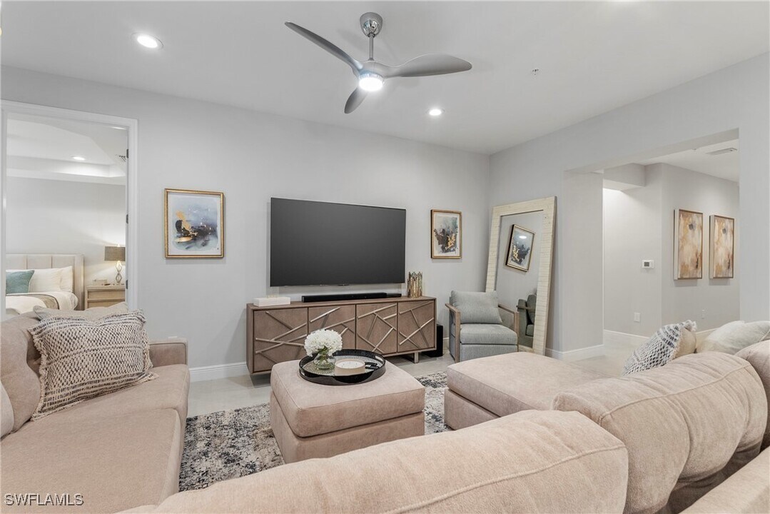 2640 Seychelles Cir in Naples, FL - Building Photo
