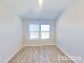 5818 Nyla Wy in Saint Hedwig, TX - Foto de edificio - Building Photo