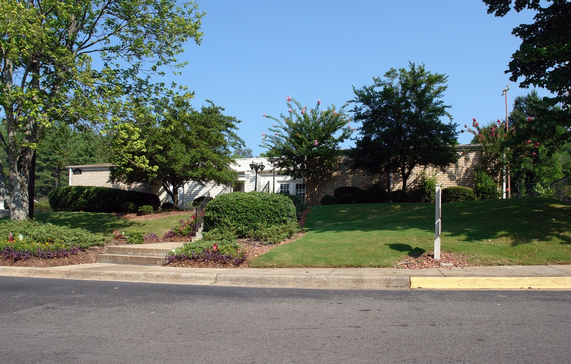 Beacon Crest Apartments in Birmingham, AL - Building Photo