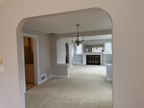 396 Wellesley Ave in Wellesley, MA - Building Photo - Building Photo