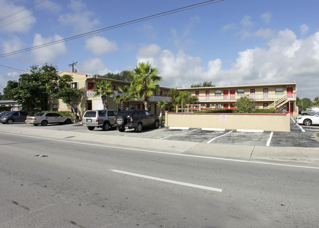 Bel House Apartments in North Miami, FL - Foto de edificio - Building Photo