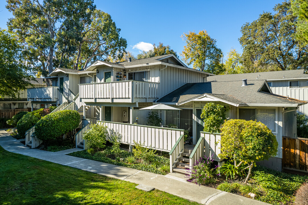 Woodview Apartments in Mountain View, CA - Building Photo