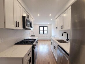 28-05 21st Ave in Queens, NY - Building Photo - Building Photo