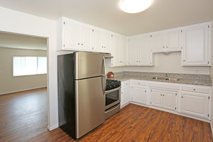 Palm Garden Apartments in Imperial Beach, CA - Building Photo
