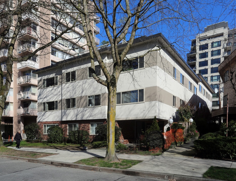 1835 Comox St in Vancouver, BC - Building Photo