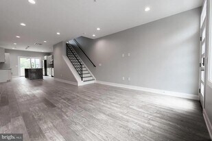 2055 Tasker St in Philadelphia, PA - Building Photo