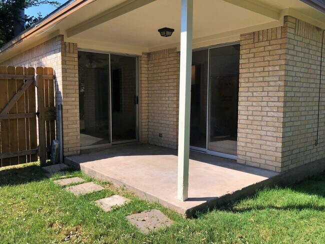 612 San Benito Ct in College Station, TX - Building Photo - Building Photo