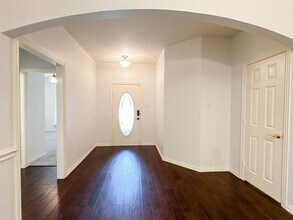 300 Village Pkwy in Crowley, TX - Foto de edificio - Building Photo