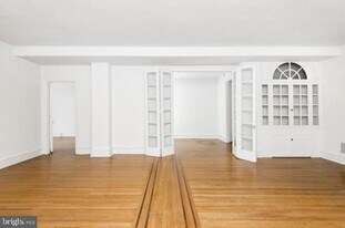 235 S 15th St in Philadelphia, PA - Building Photo