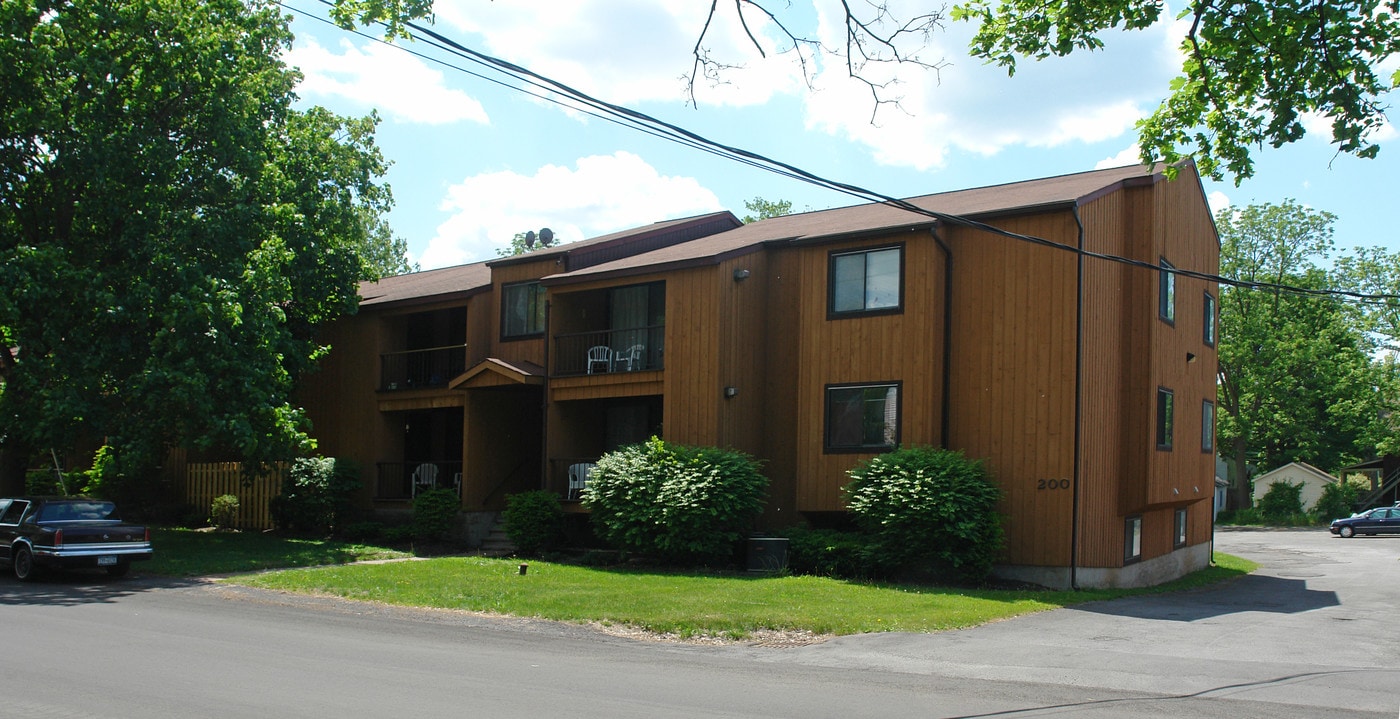 200 Spring St in Fayetteville, NY - Foto de edificio